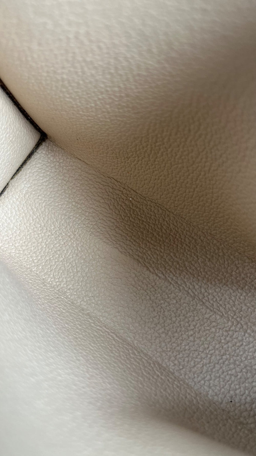 Preowned. LV Toiletry Pouch Mono. DU0026|4687