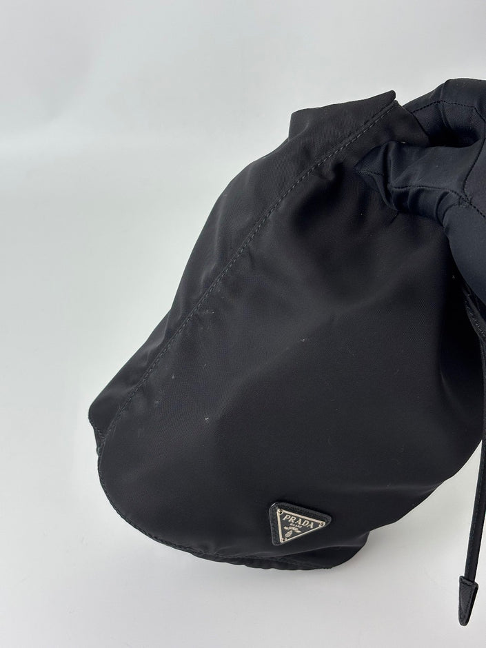 Preowned. Prada Drawstring Clutch Black. 224|5939