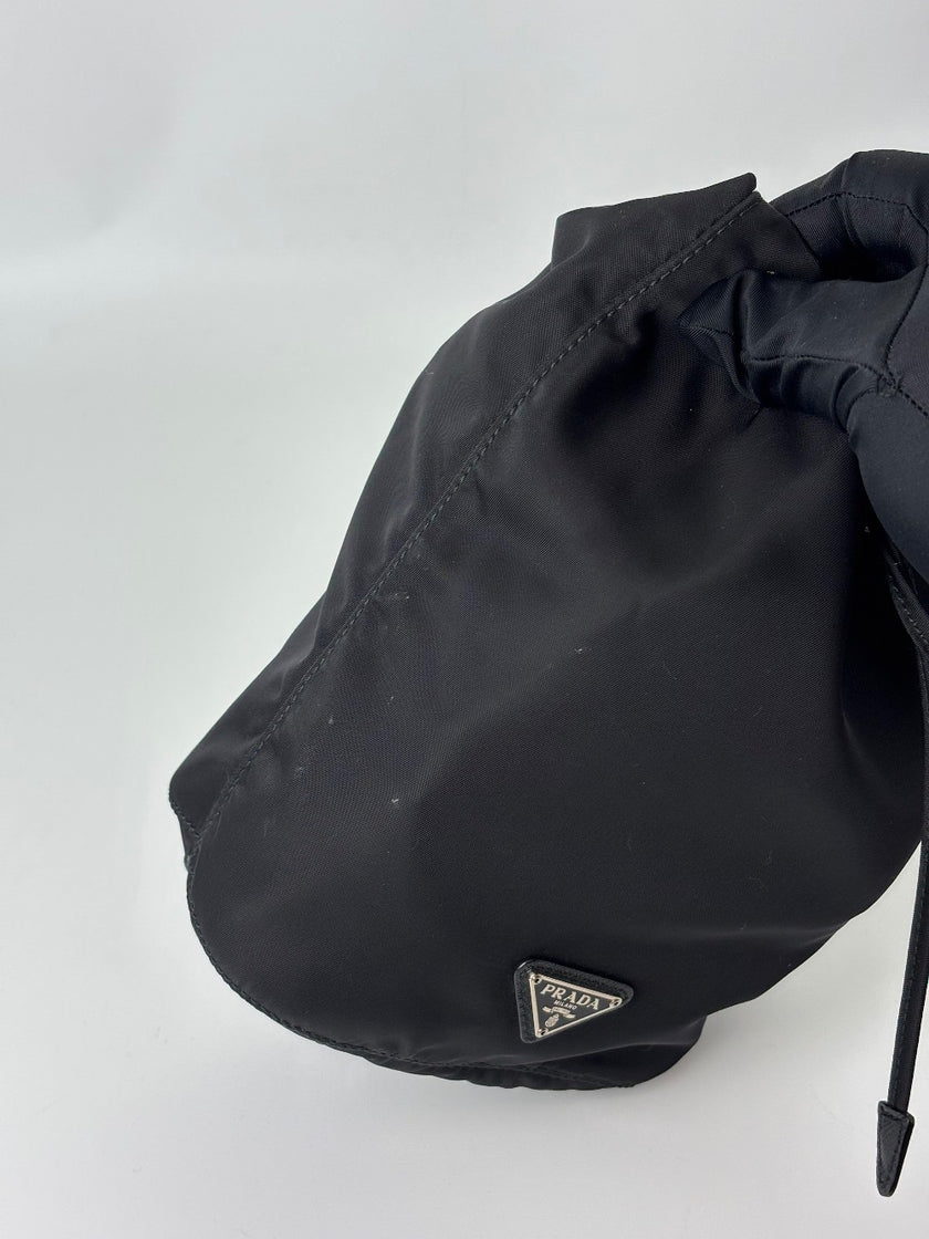 Preowned. Prada Drawstring Clutch Black. 224|5939