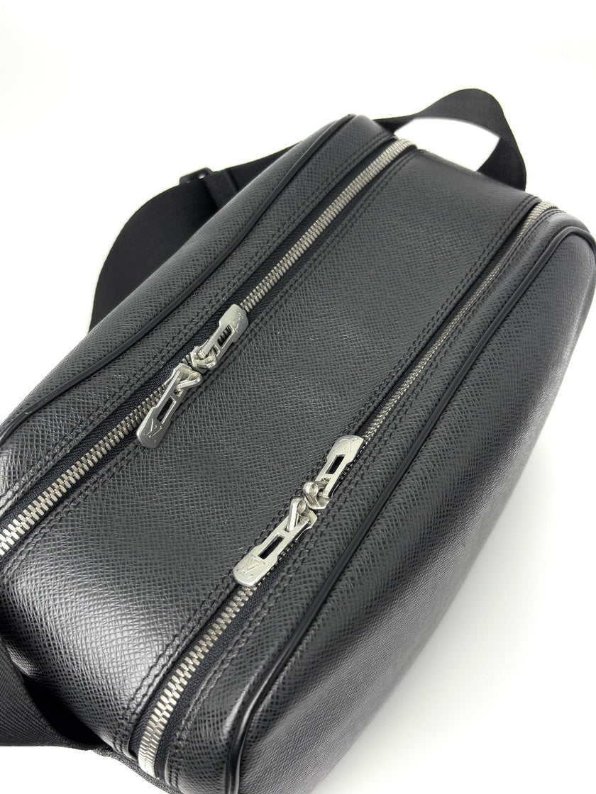 Preowned. LV Double Zip Bag Black. SP0062|8196