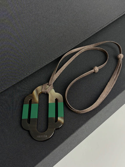 Preowned. Hermes Pendant Attelage Green/Brown|10986