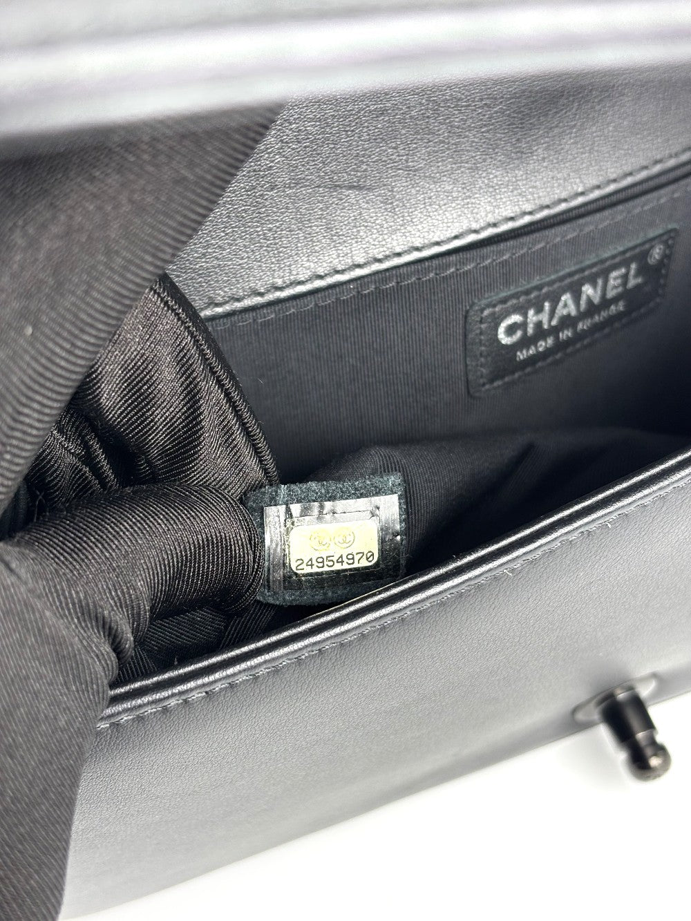 Preowned. Chanel Leboy Old Medium So Black. 24954970|4304
