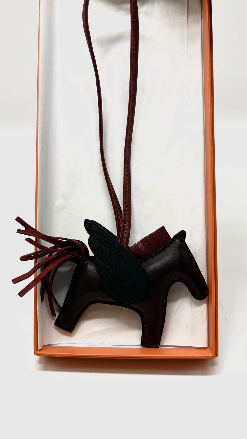 Brand New. Hermes Rodeo Pegase Bordeaux PM|7992