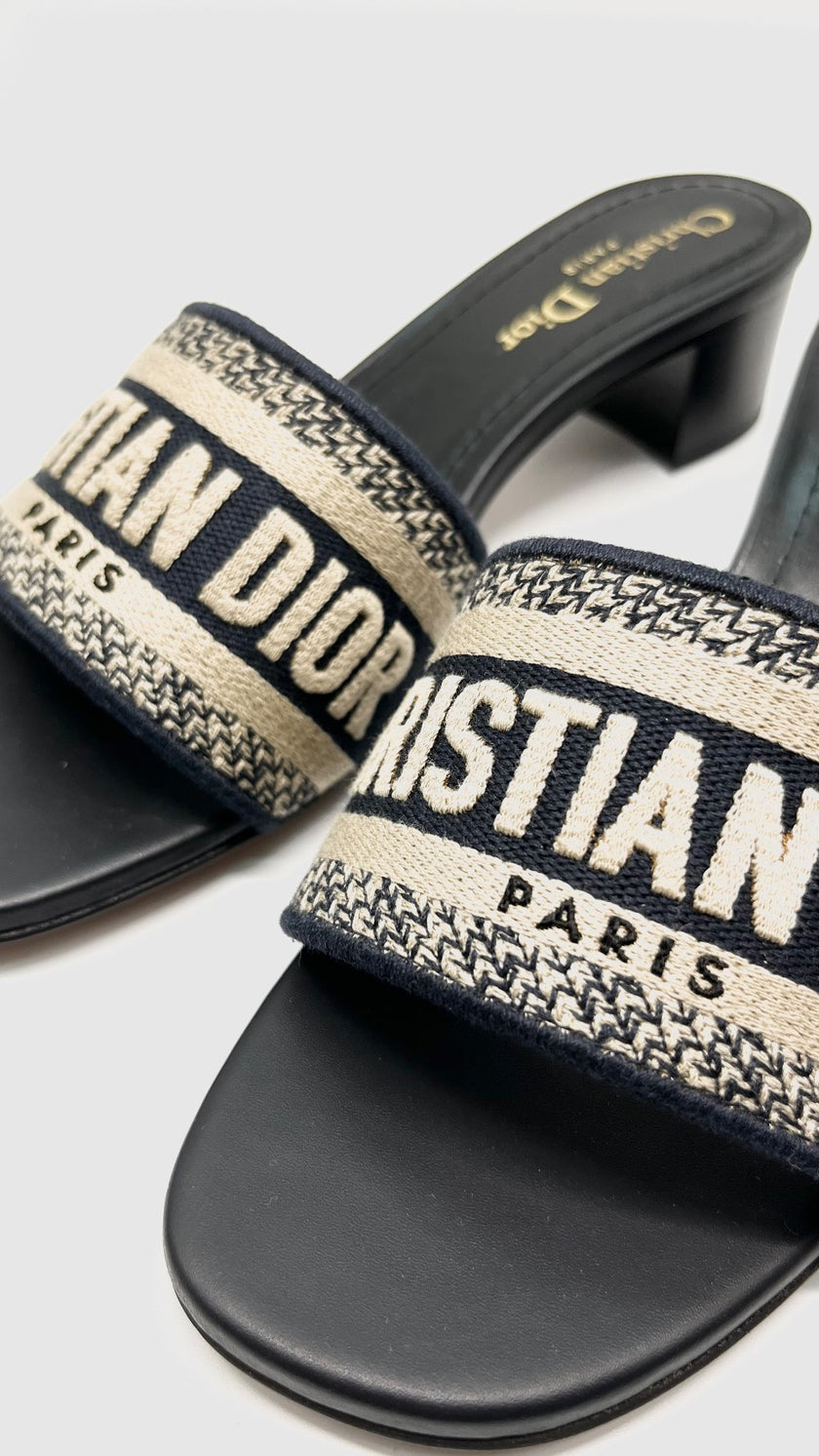 Unused. Dior Dway Sandal Deep Blue Embroidered.36.5|10532