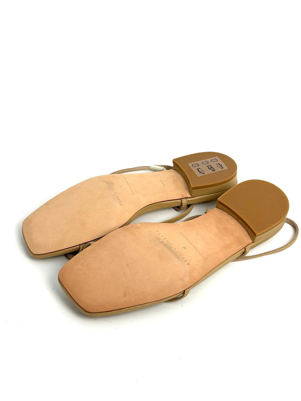 Brand New. Studio Amelia Thongs Beige. 37|11687