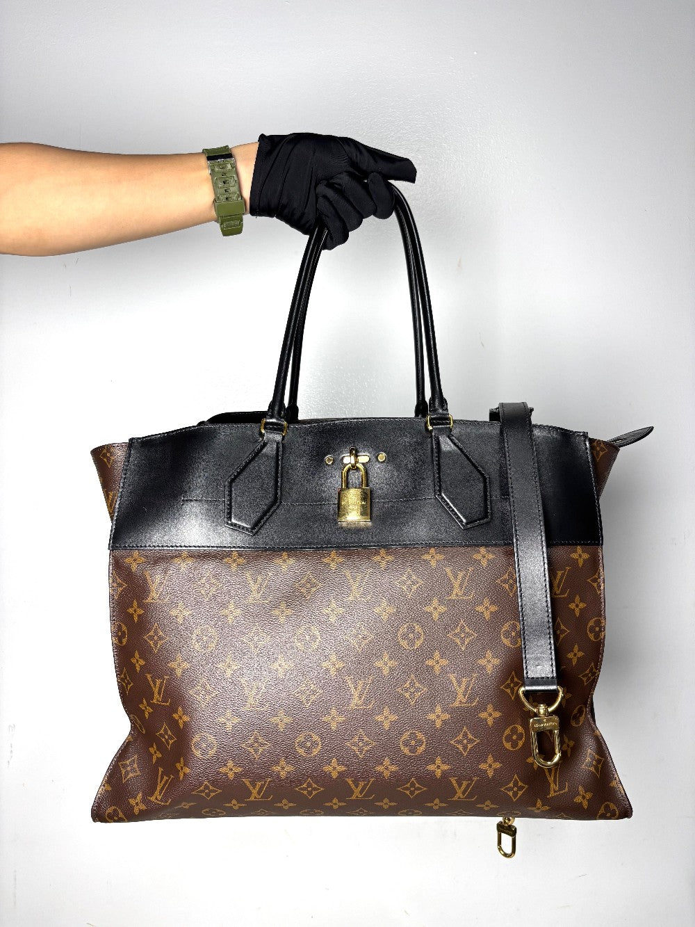 Like New. LV City Steamer XXL Mono. DU3139|11841