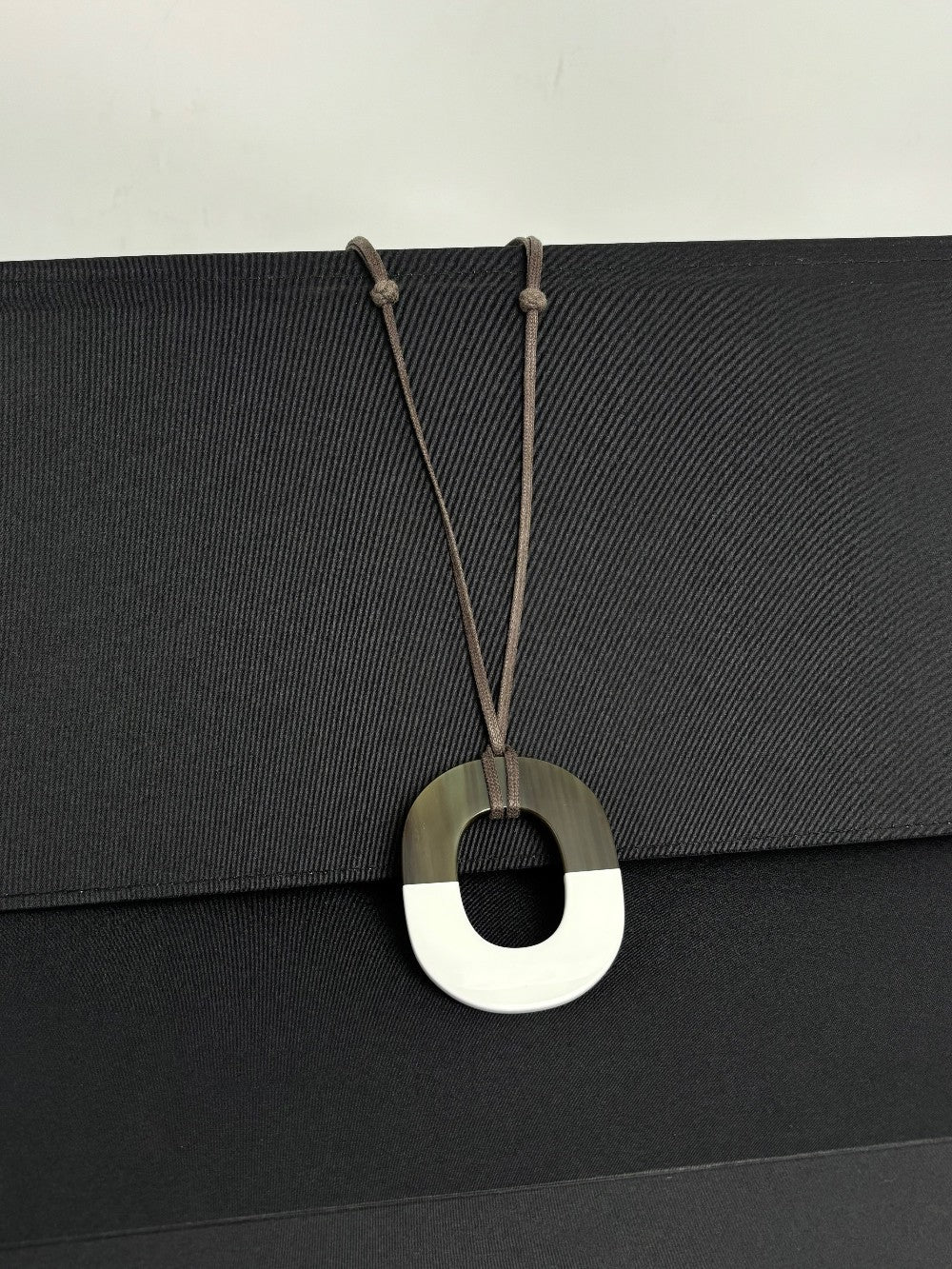 Preowned. Hermes Horn Necklace White/Brown|10976