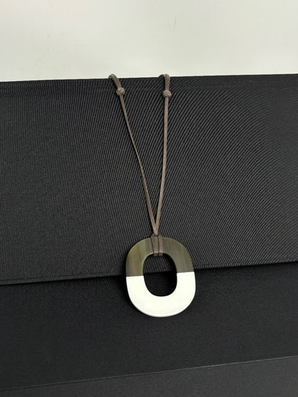 Preowned. Hermes Horn Necklace White/Brown|10976