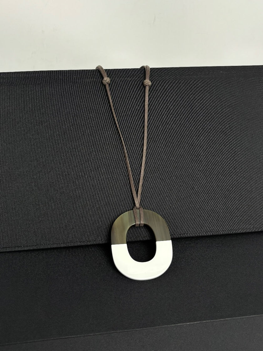 Preowned. Hermes Horn Necklace White/Brown|10976