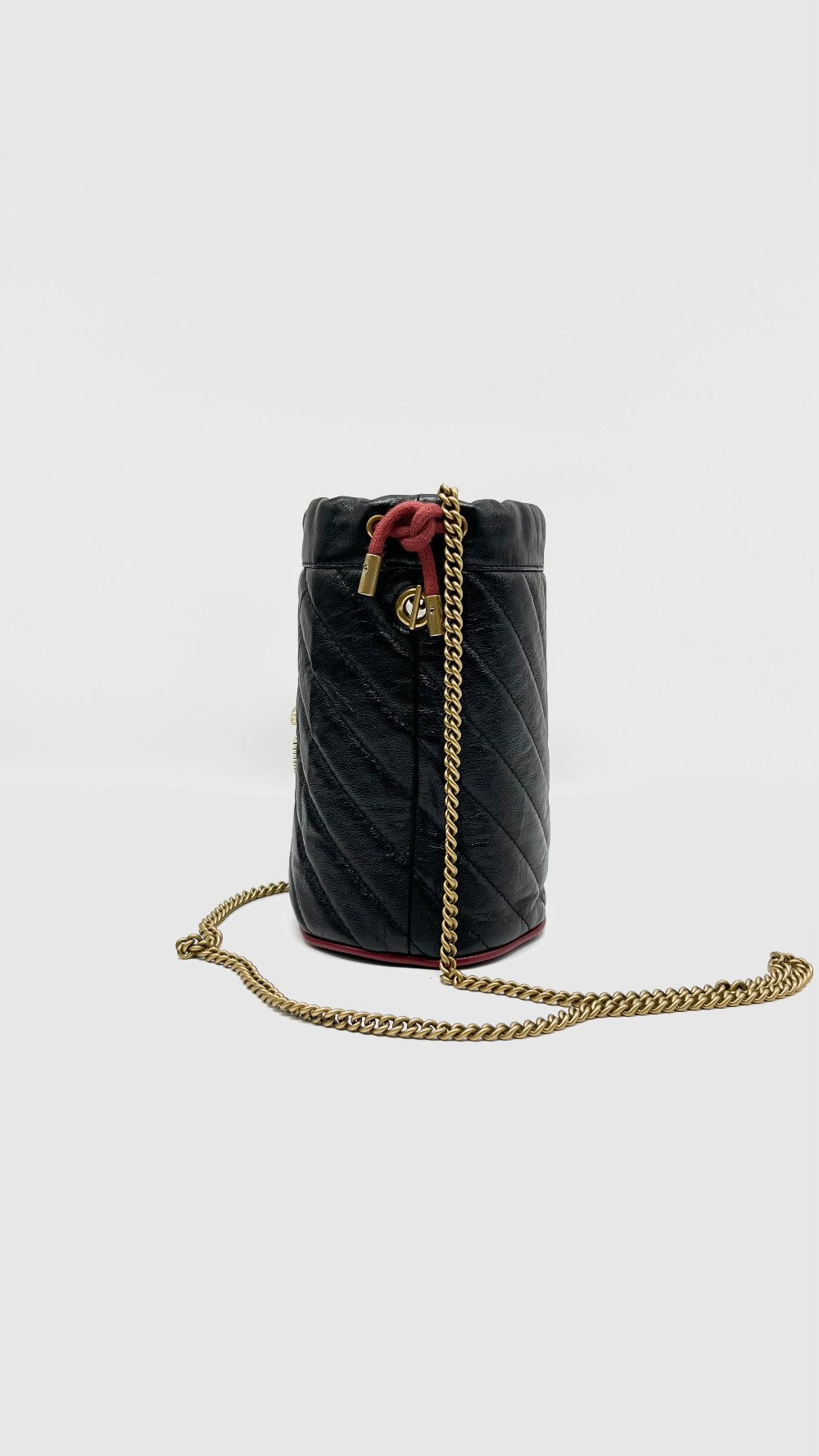 [SALE] Preowned. Gucci Marmont Mini Bucket Chevron Quilted GHW. 573817525040|10855