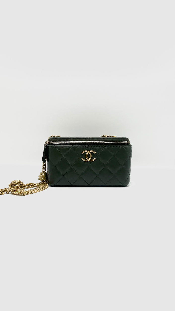 Like New. Chanel Vanity Case Olive Green Lambskin GHW. CL931NNJ|15819