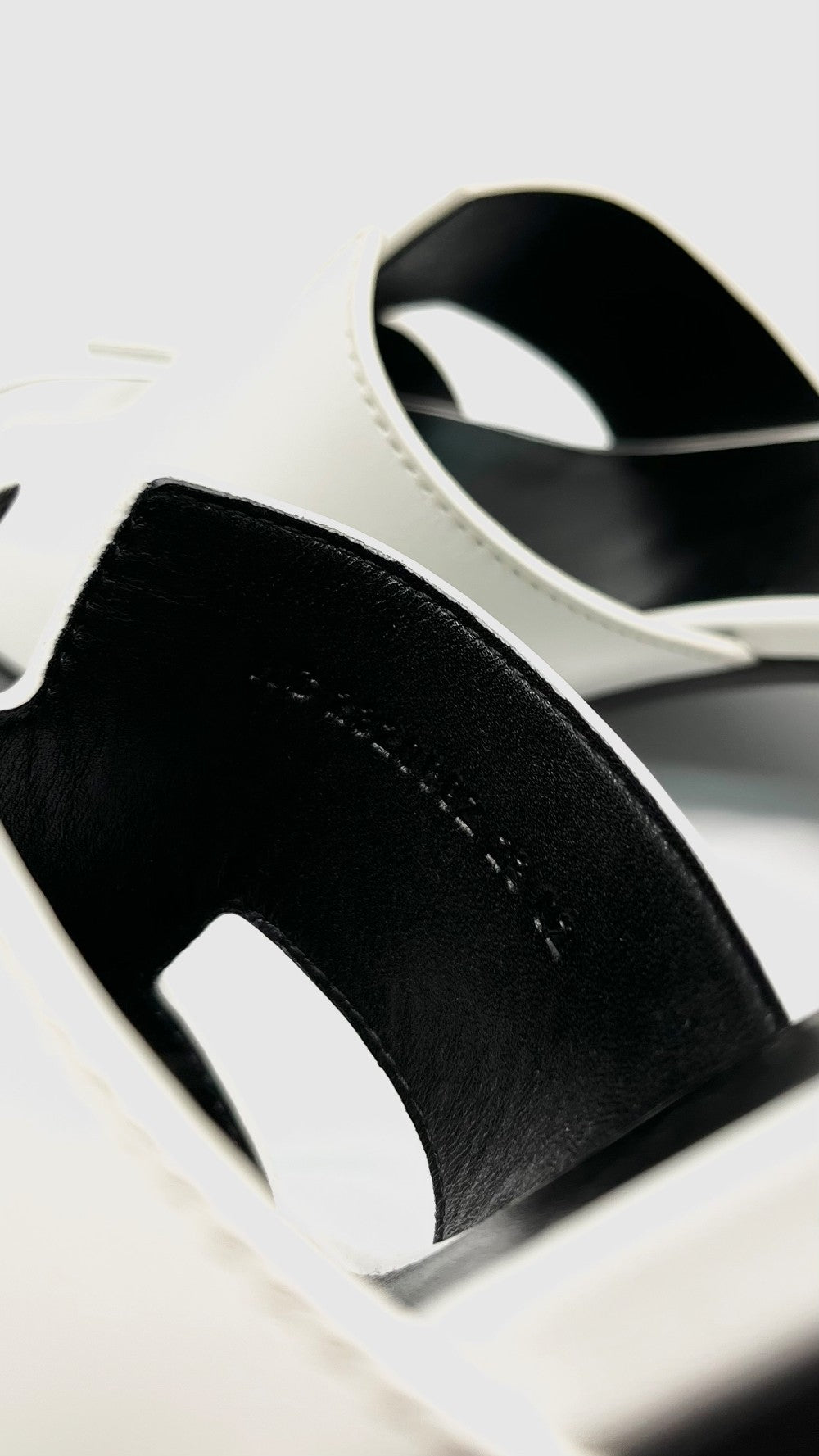 Brand New. Hermes Helia Low Heel White. 39.5|10552