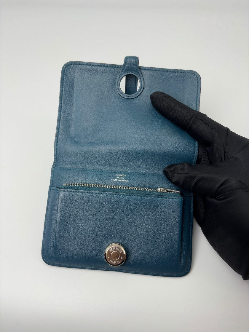 Preowned. Hermes Dogon Compact Wallet Blue Colvert. TNN011BB|6963