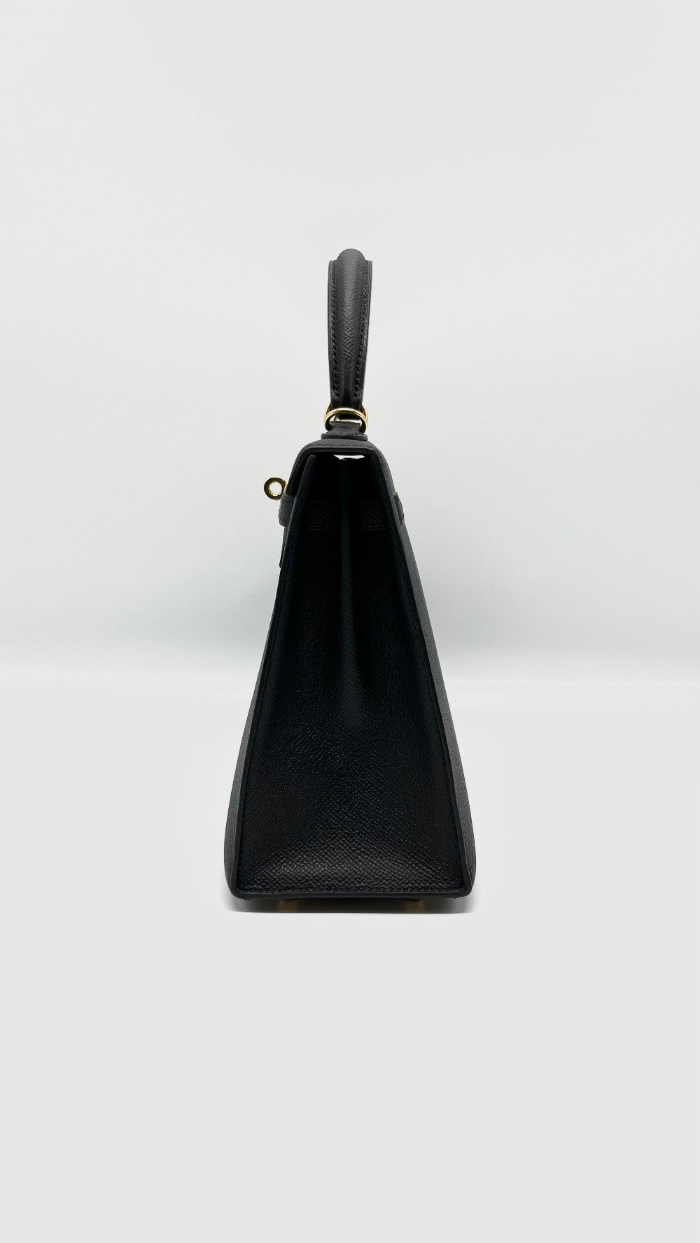 Preowned. Hermes Kelly 25 Black Epsom Sellier PHW. CPY539DQ|5461