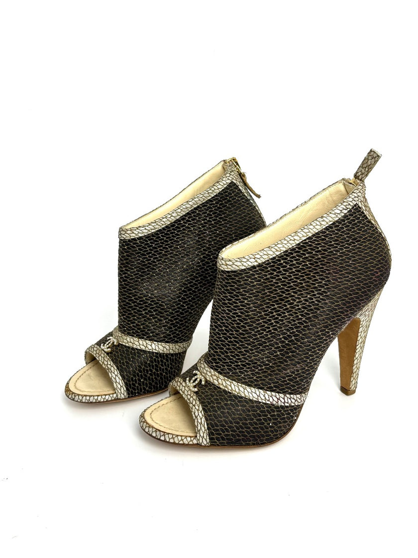 Brand New. Chanel Low Cut White. 35.5|10706