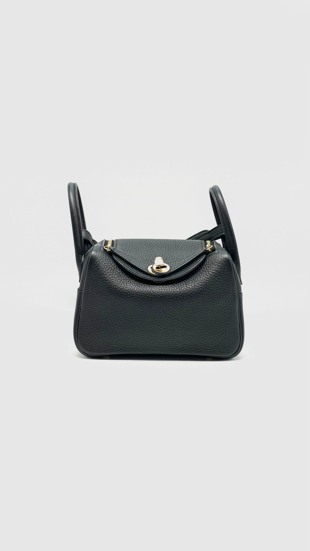 Preowned. Hermes Mini Lindy Clemence Black GHW. YCT599CZ|10307
