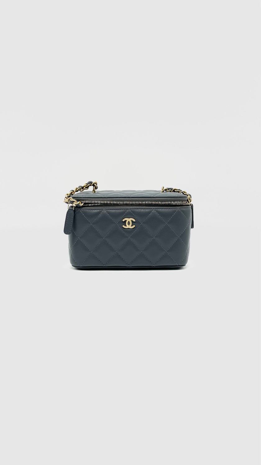 Brand New. Chanel Small Pearl Crush Vanity Case Gray Lambskin GHW. C2P0G450|15120
