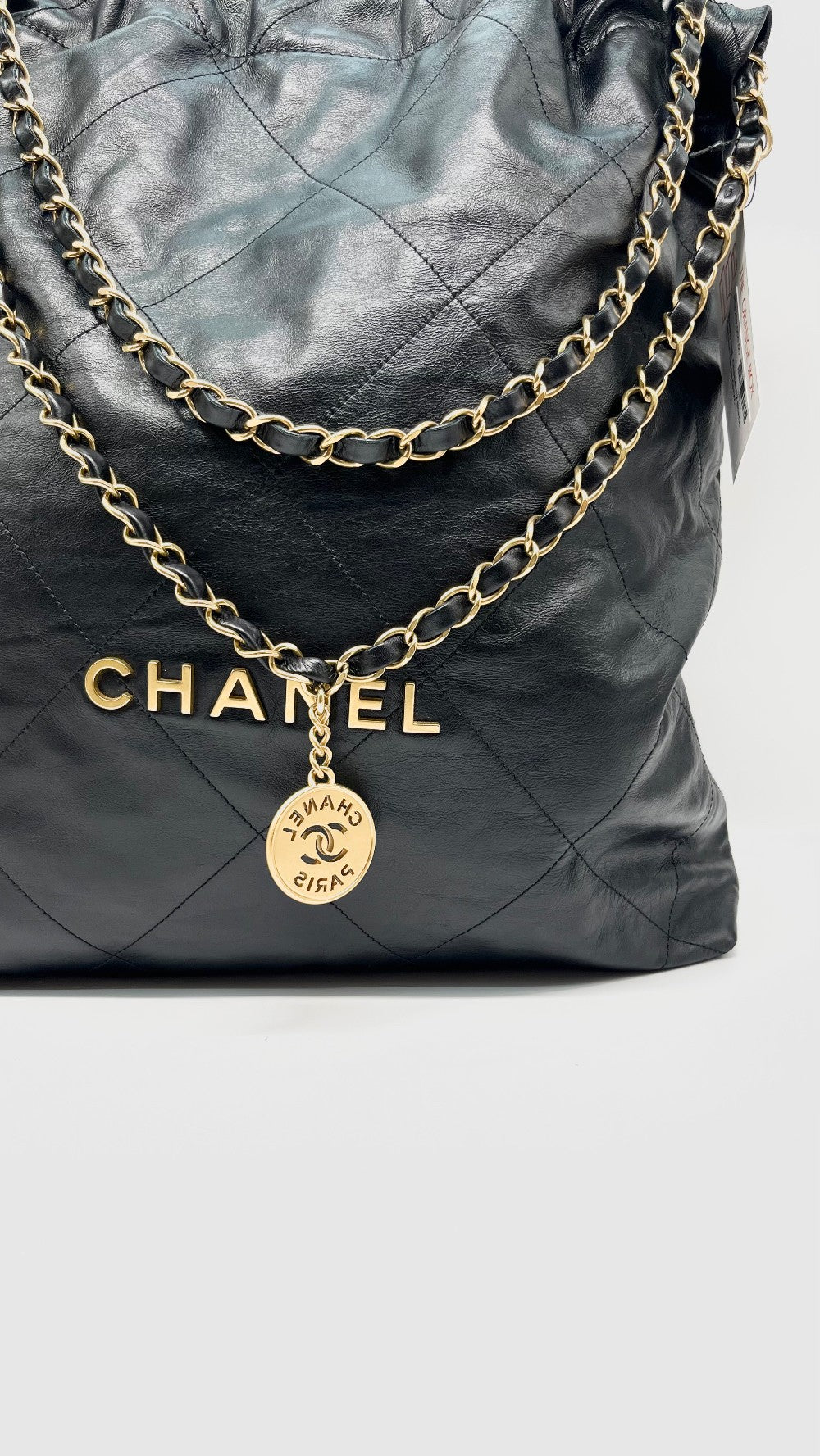 Preowned. Chanel 22 Black Calfskin Large GHW. PTCKJEA8|13482