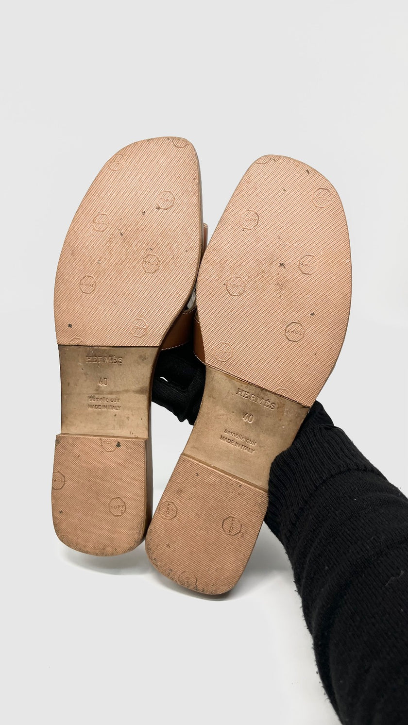 Preowned. Hermes Oran Sandals Gold. 40|11457