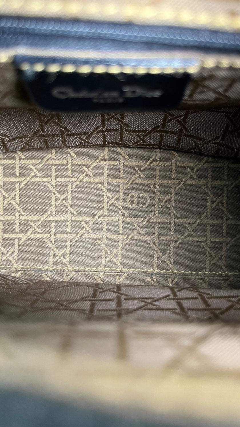 Preowned. Lady Dior Medium Lizard White. RU0010|4413