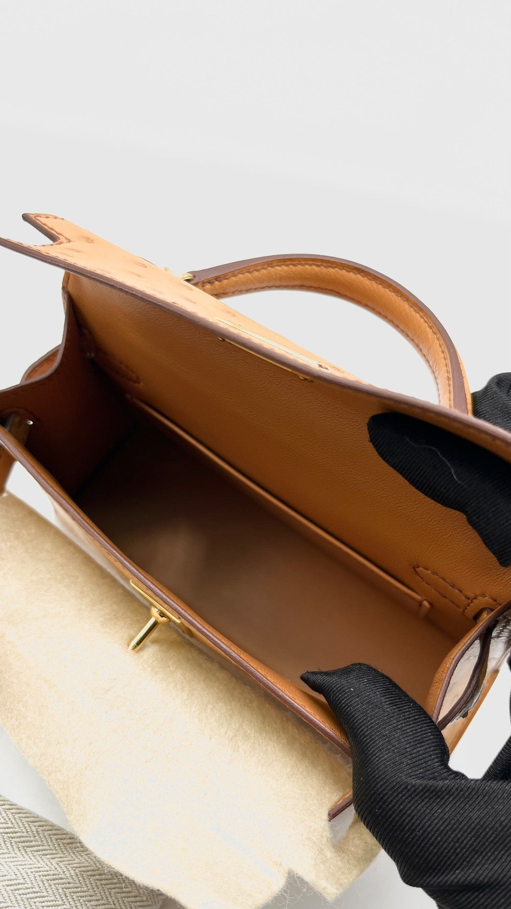 Brand New. Hermes Mini Kelly Ostrich Cognac GHW. BHT207AS|15353