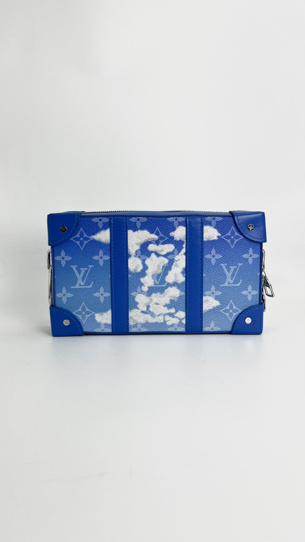 Preowned. LV Monogram Clouds Soft Trunk Wallet Shoulder Bag. TJ3220|4908