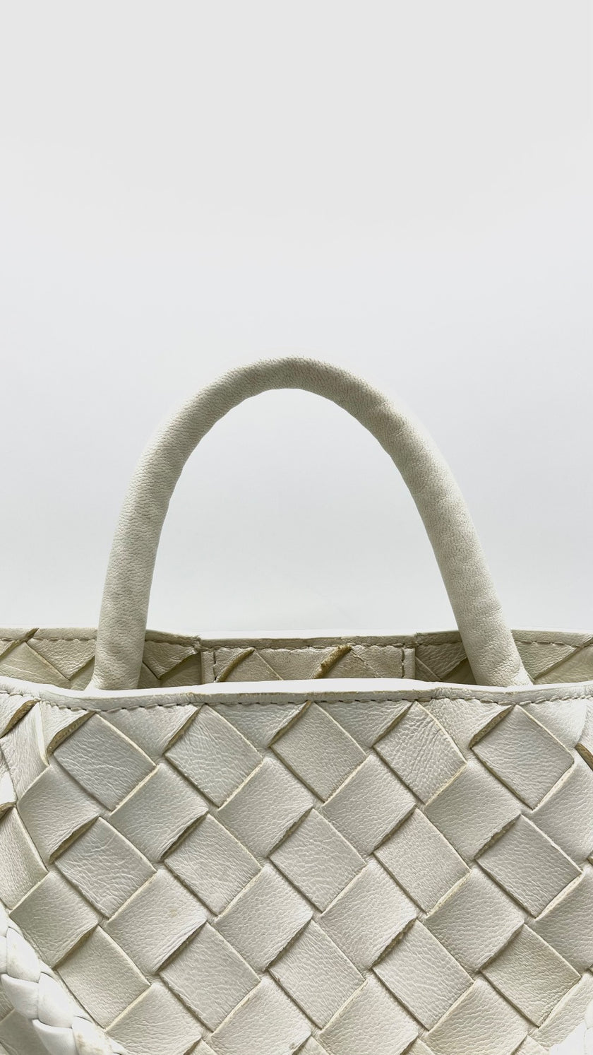 Preowned. Bottega Andiamo Small White GHW|15880