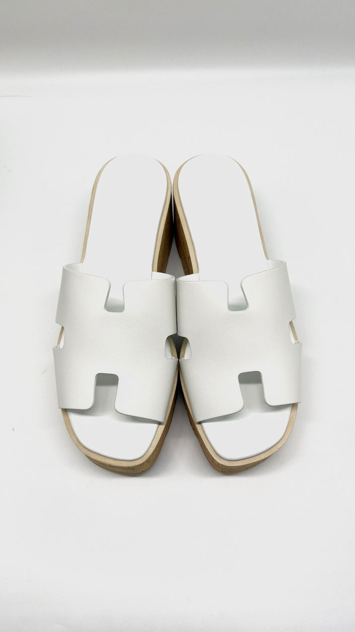 Brand New. Hermes Eze White. 37|10411