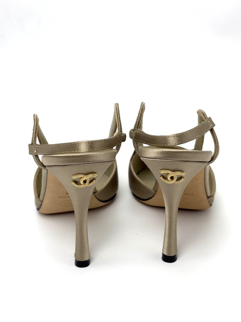 Preowned. Chanel Sling Back Satin. 38|6476