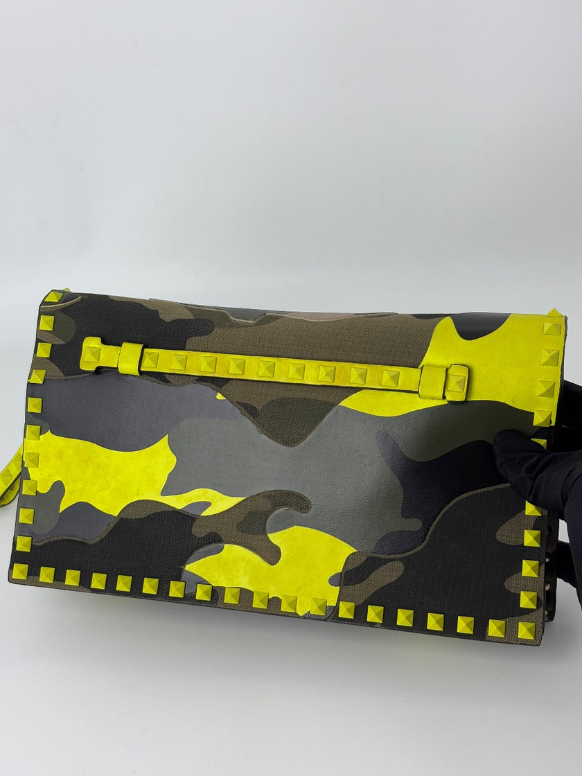 Preowned. Valentino Clutch Camou. BGG399TAN1|6306