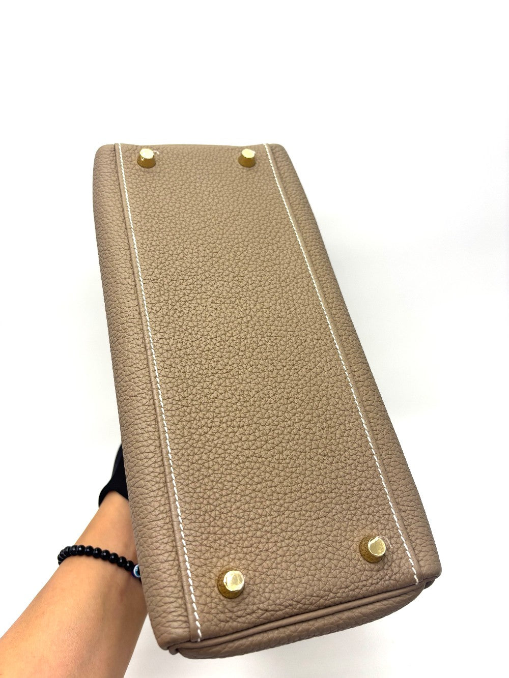 Like New. Hermes Kelly 28 Etoupe Togo GHW. UMU121SC|17315