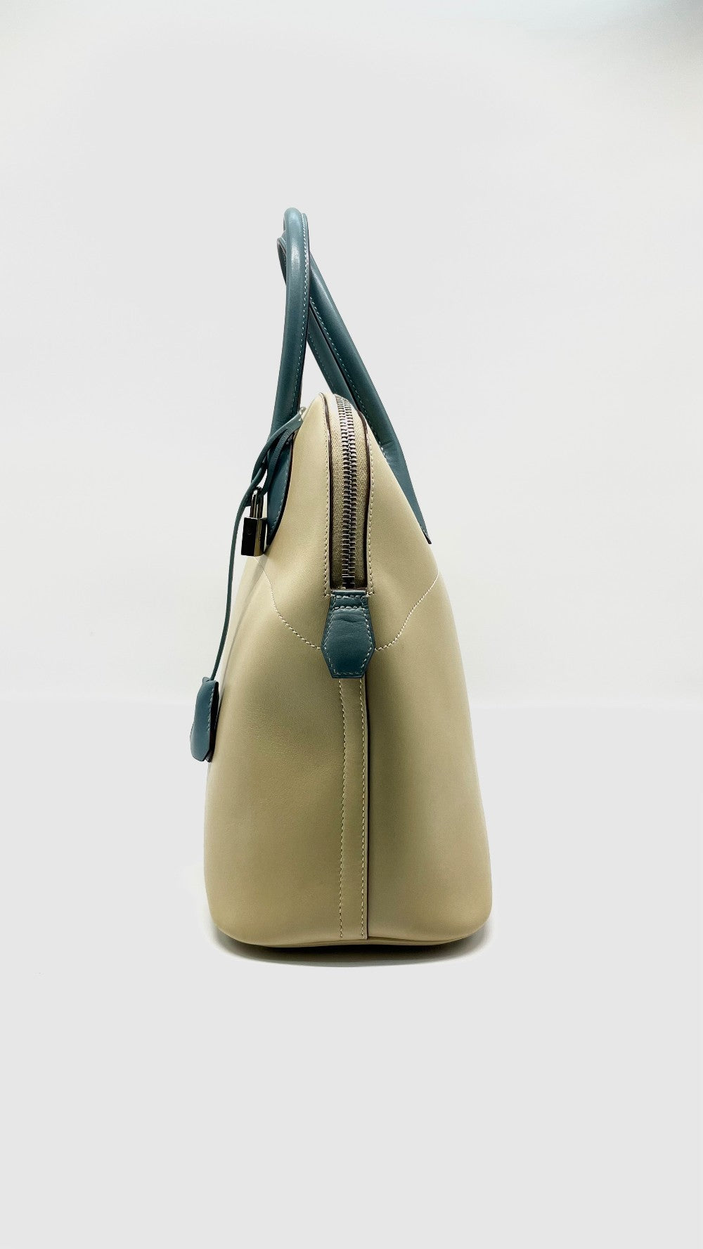 Preowned. Hermes Bolide 35 Vanilla/Blue Jean Box Calf PHW. MU10|13903