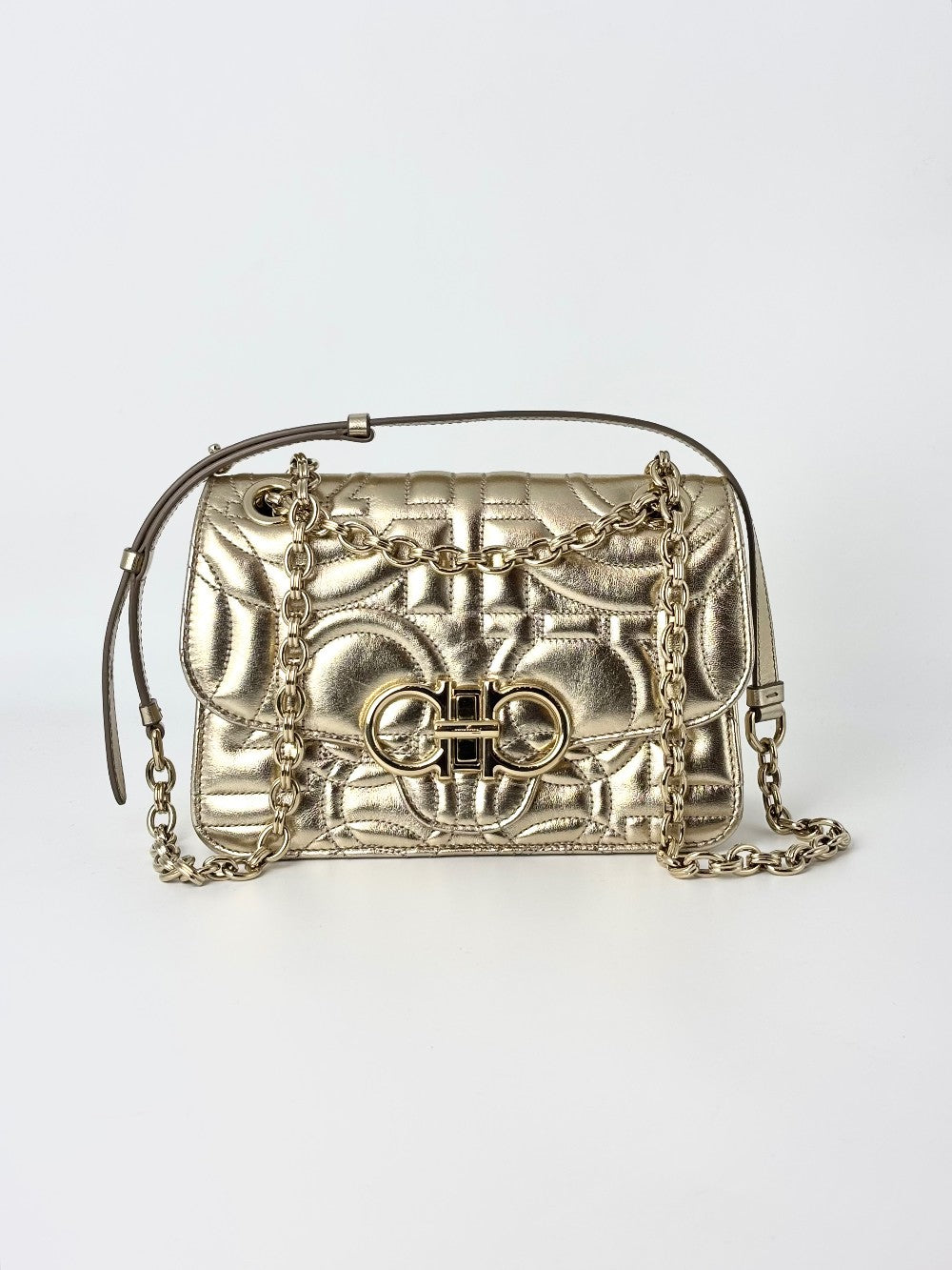 Preowned. Ferragamo Flap Gold|5979