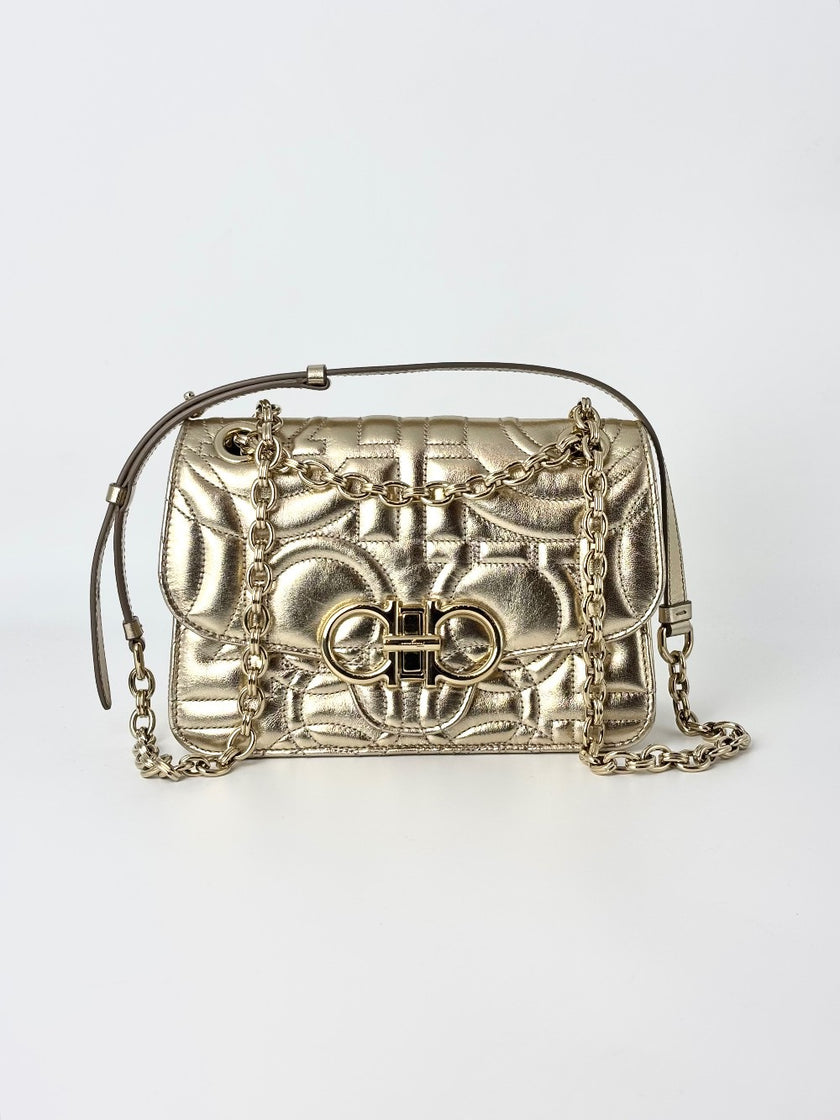 [SALE] Preowned. Ferragamo Flap Gold|5979