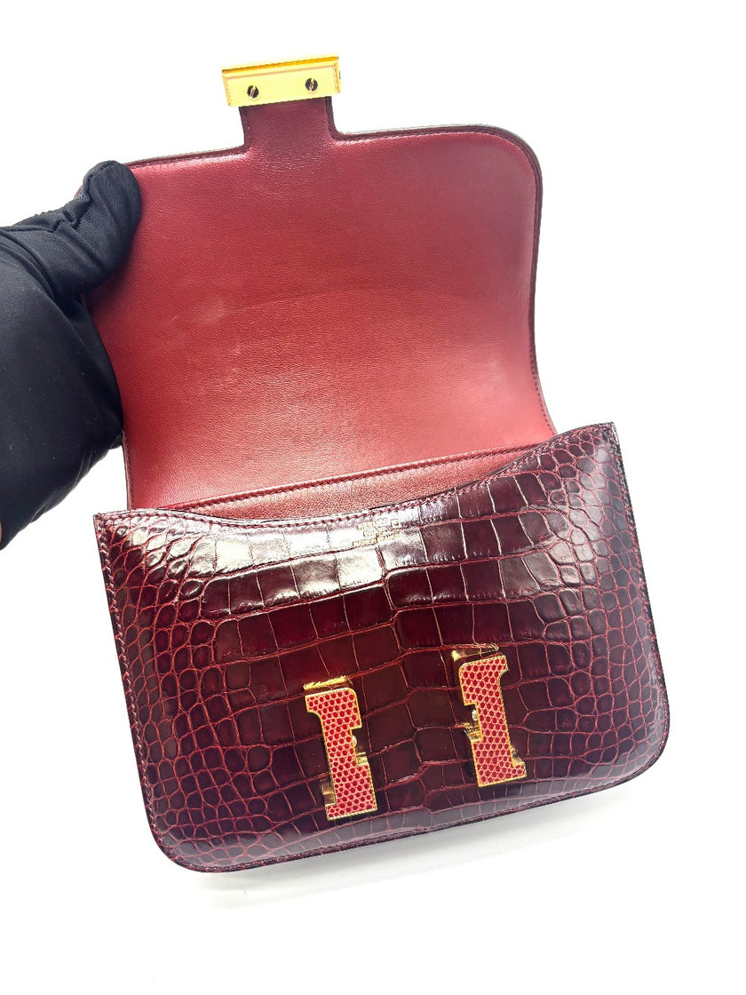 Like New. Hermes Constance 18 Bourgogne/Rouge Moyen Alligator Lizard GHW. R Square 39|17331