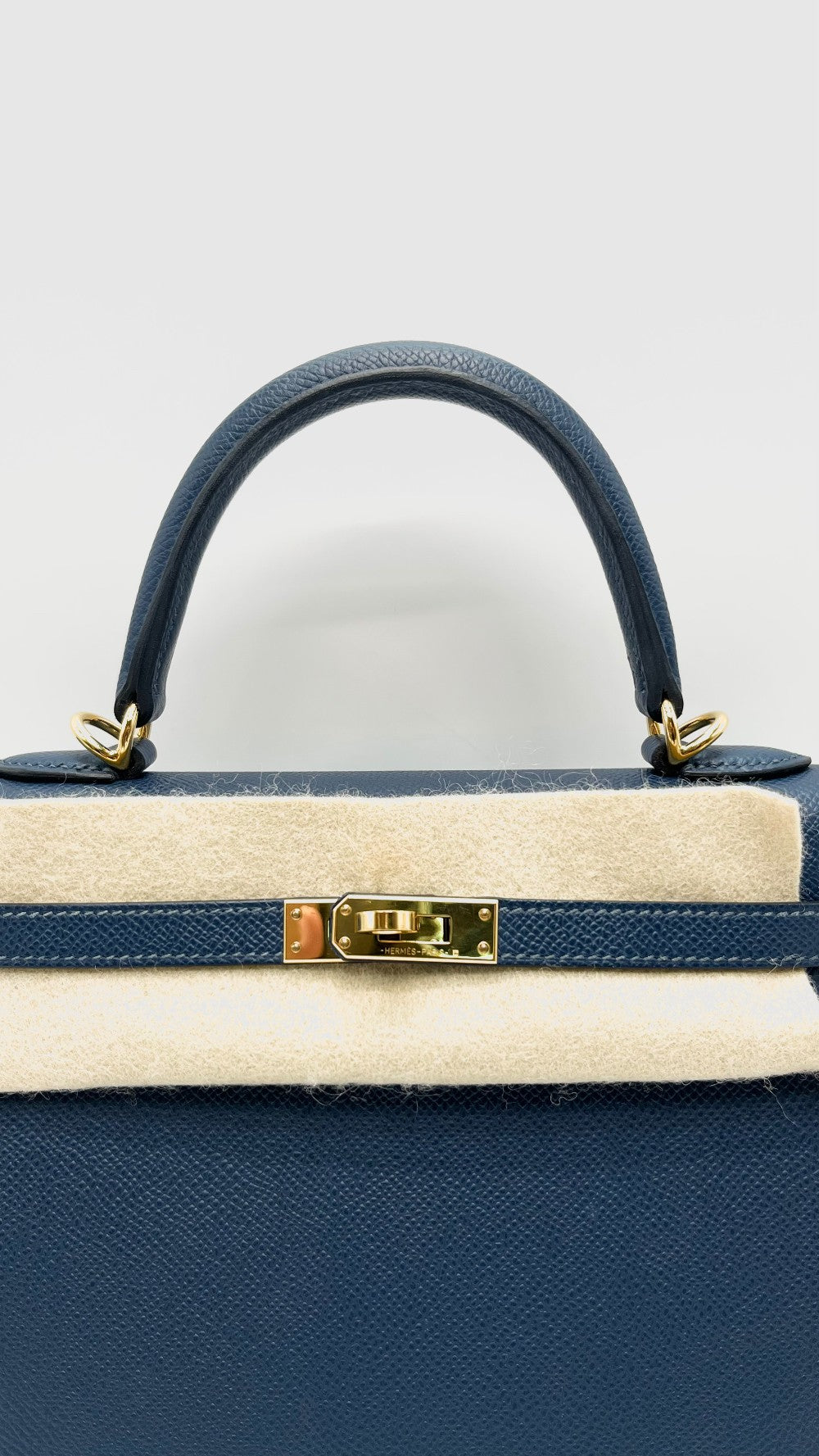 Preowned. Hermes Kelly 25 Blue De Prusse Epsom Sellier GHW. WHA469KY|16007