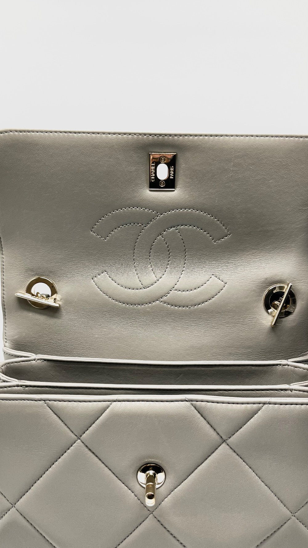 Preowned. Chanel Trendy Small Gray Lambskin GHW. 28739111|8292