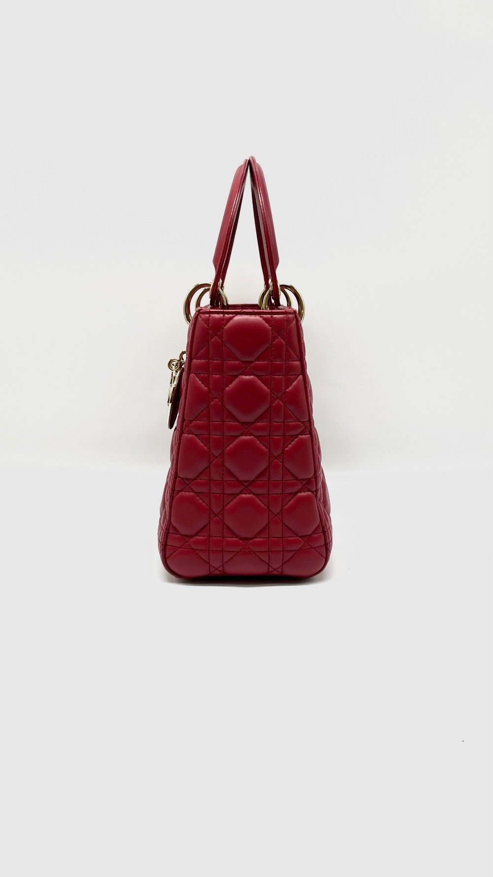 Preowned. Lady Dior Medium Lambskin Red GHW. 18MA0199|11609