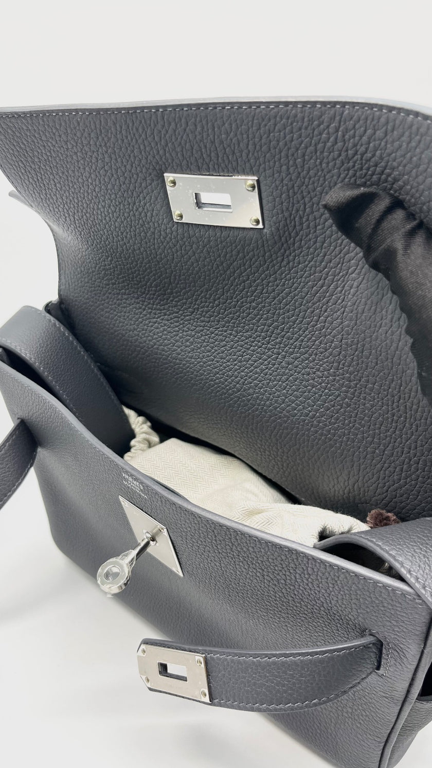 Brand New. Hermes Kelly Messenger Gris Mysty PHW. KMS918IM|14247