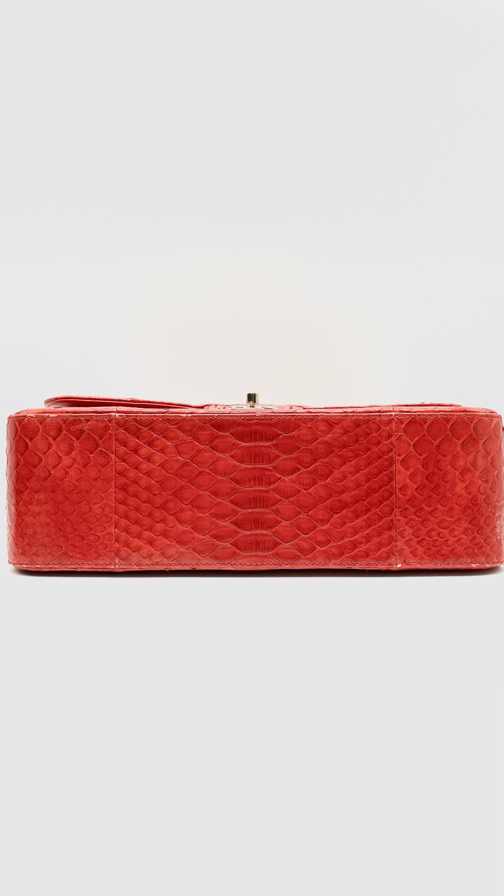 Preowned. Chanel Double Flap Jumbo Red Phyton GHW. 19198219|9859