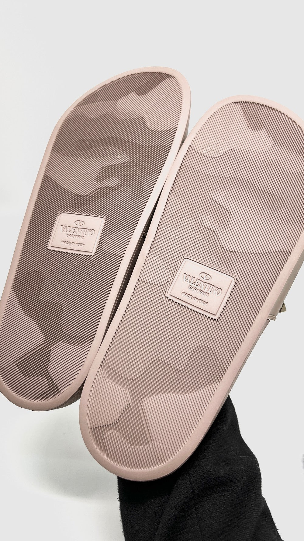 Brand New. Valentino Rockstud Poudre Slides Size 41. HP076|11233