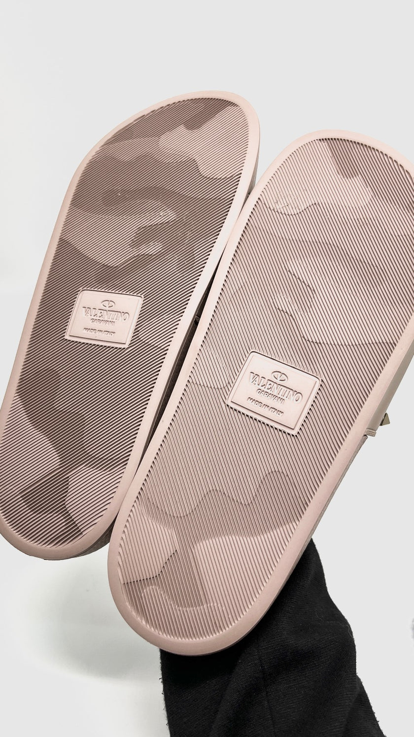 Brand New. Valentino Rockstud Poudre Slides Size 41. HP076|11233