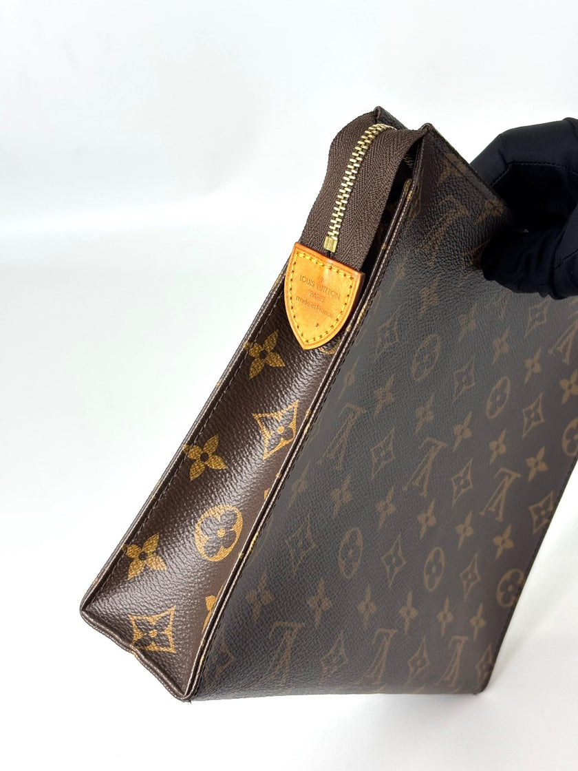Preowned. LV Voyage Clutch Mono. SA0126|6079