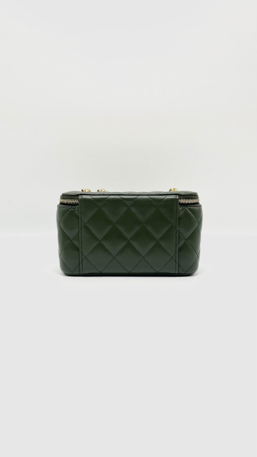 Preowned. Chanel Vanity Pearl Crush Olive Green Calfskin GHW. CL931NNJ|13808