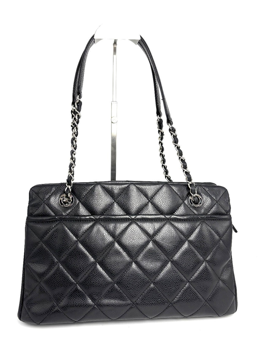 Preowned. Chanel CC Black Quilted Caviar Medium Shopping Tote Bag SHW. 17672225|12393
