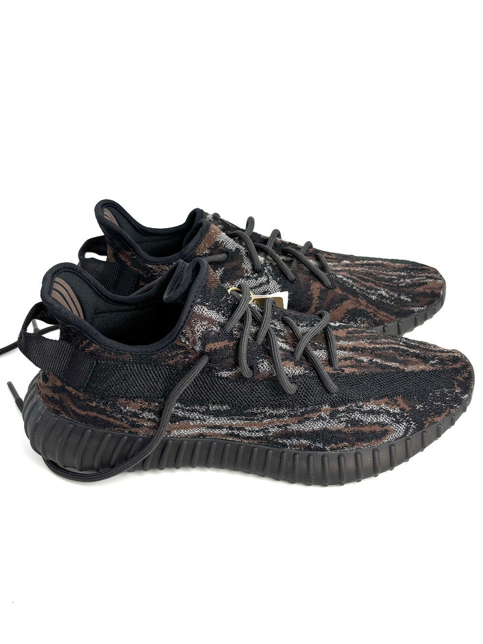 Brand New. Yeezy Boost Sneakers Black. 10|12627