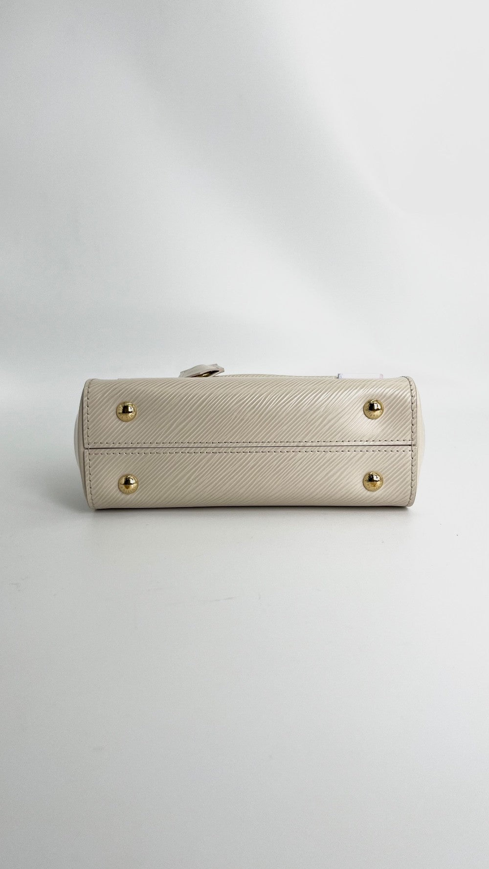 Preowned. lv Clunny Epi White Mini. Microchip|4814