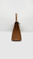 Unused. Hermes Kelly 25 Gold Epsom Sellier GHW. ZMU537NF|5774