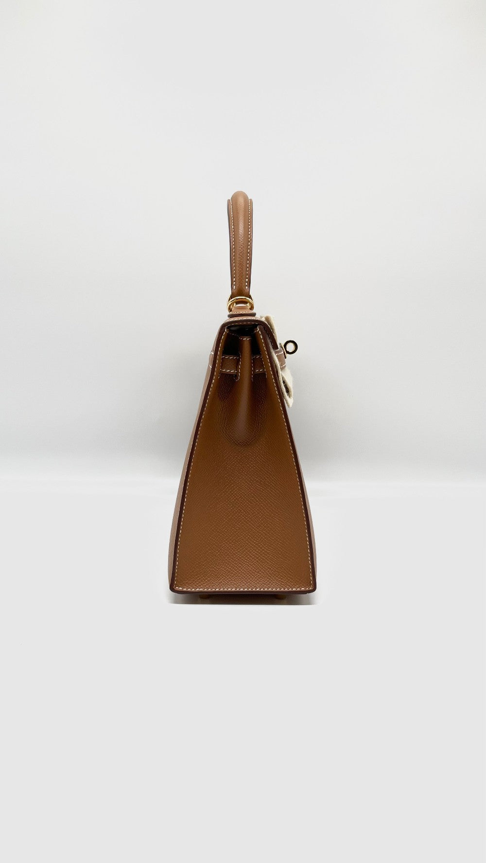 Unused. Hermes Kelly 25 Gold Epsom Sellier GHW. ZMU537NF|5774