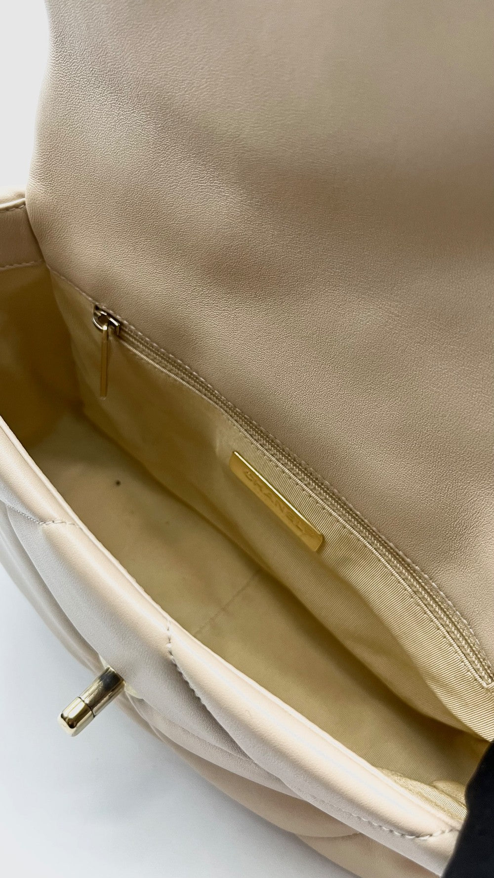 Preowned. Chanel C19 Small Beige Lambskin GHW/RHW,SHW. P724TT3|16076